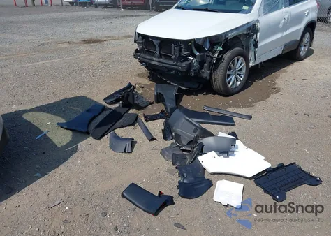 2020 Toyota Prius Prime Limited from USA, damaged, VIN JTDKARFP8L3138466